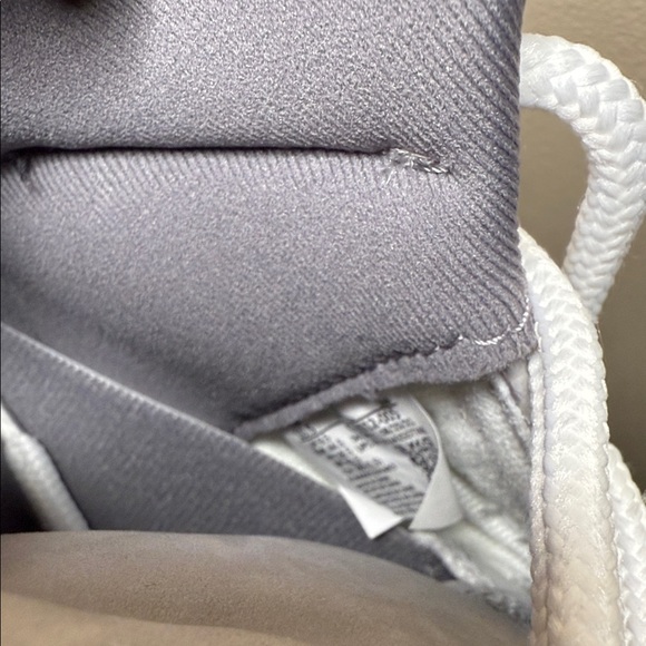 Jordan 11 Retro Grey - Picture 10 of 15